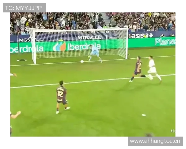 姆巴佩本赛季状态火热10场狂轰14球仅一场未能进球展现超强实力 姆巴佩本赛季状态火热10场狂轰14球仅一场未能进球展现超强实力