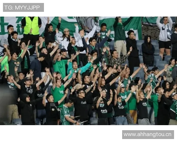 国安队员昨晚齐聚塞蒂恩住处送别情深意重温暖时刻 国安队员昨晚齐聚塞蒂恩住处送别情深意重温暖时刻