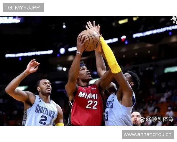 三球短暂出战15分钟高效表现三分球命中率50贡献11分2篮板3助攻