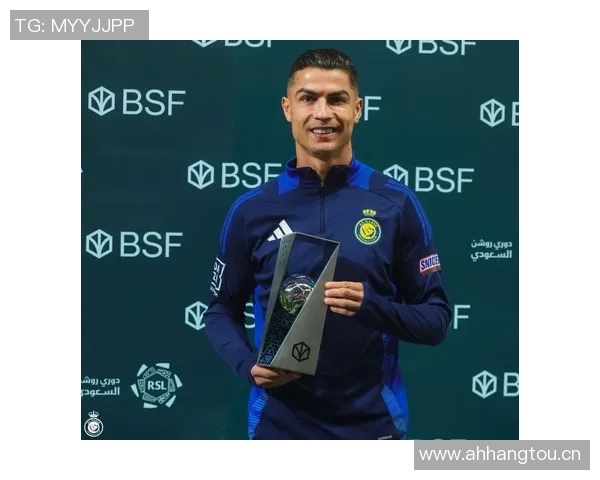 C罗梅开二度助力球队获胜并荣获上轮沙特联最佳进球奖杯