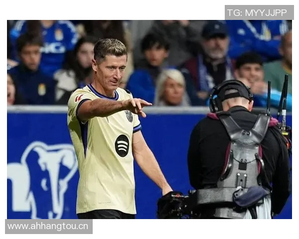 巴萨要求莱万不进球引争议记者直言违背体育精神影响比赛公平性 巴萨要求莱万不进球引争议记者直言违背体育精神影响比赛公平性