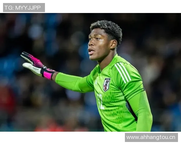 阿尔米隆精彩凌空射门成功破门铃木彩艳毫无反应 阿尔米隆精彩凌空射门成功破门铃木彩艳毫无反应