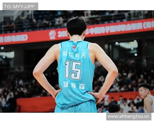 杨瀚森坦言新秀身份不急于成为球队核心全力以赴争取机会