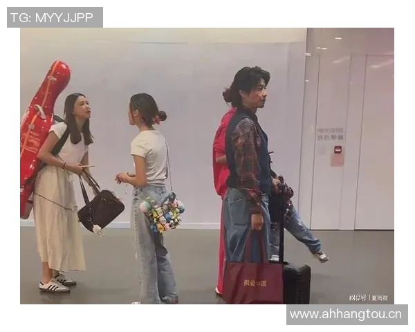 年长五岁的姐弟恋甜蜜曝光舍什科女友现场助威两人低调交往多年